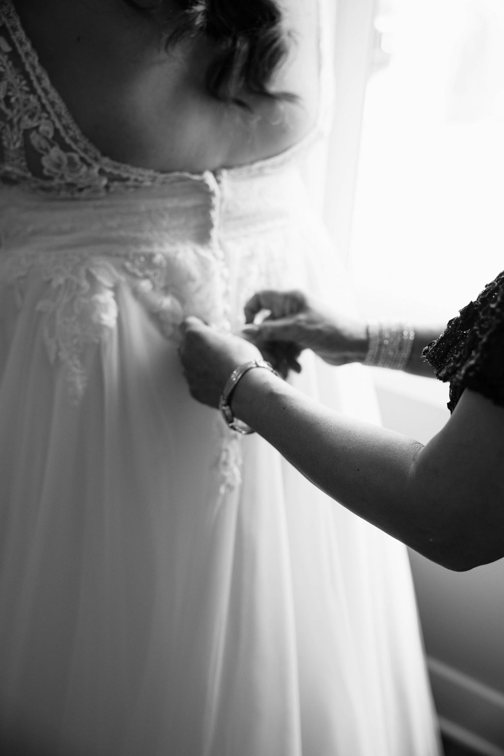 bride prepares for her dreamy Georgia wedding day