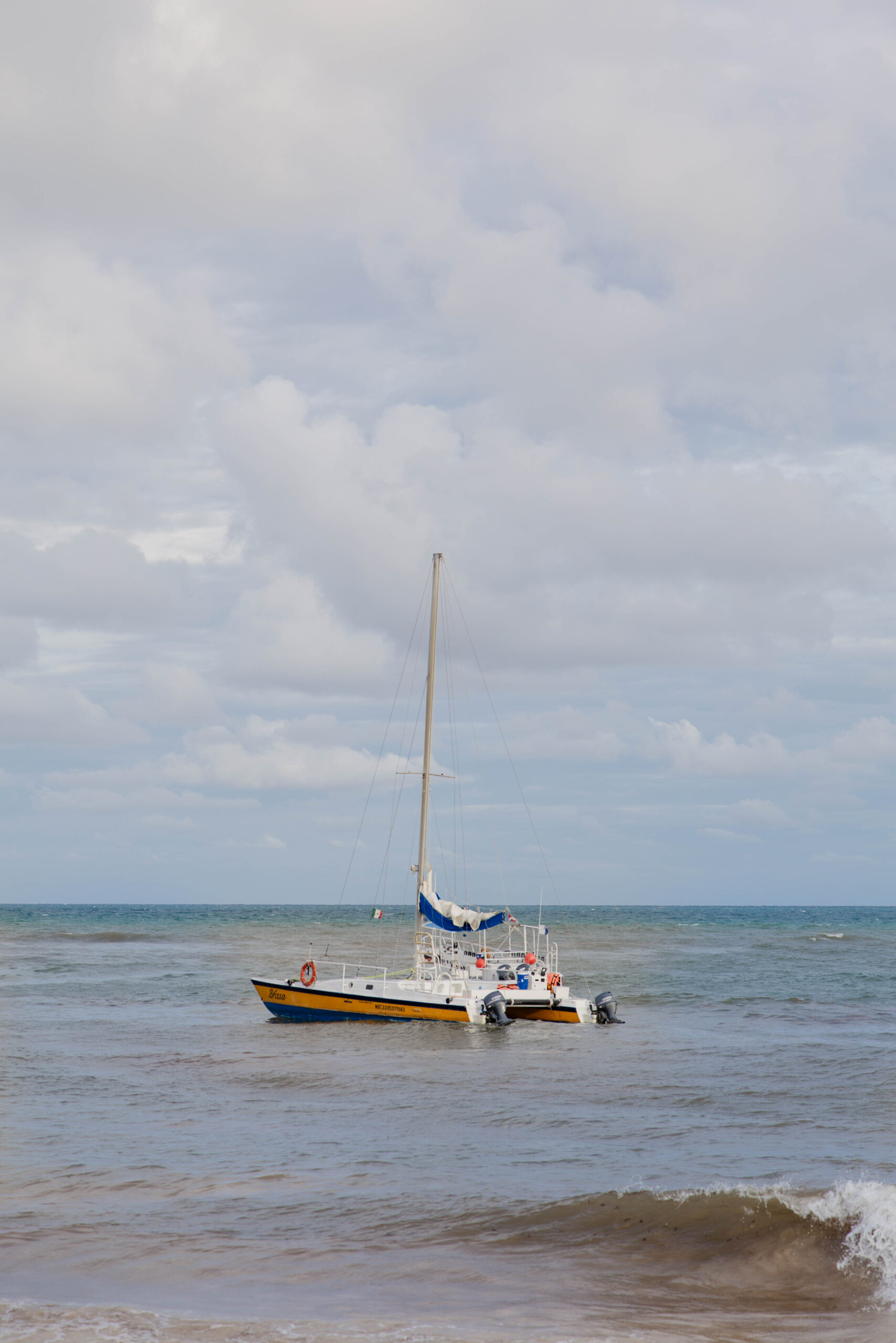 boat drifts off the shore