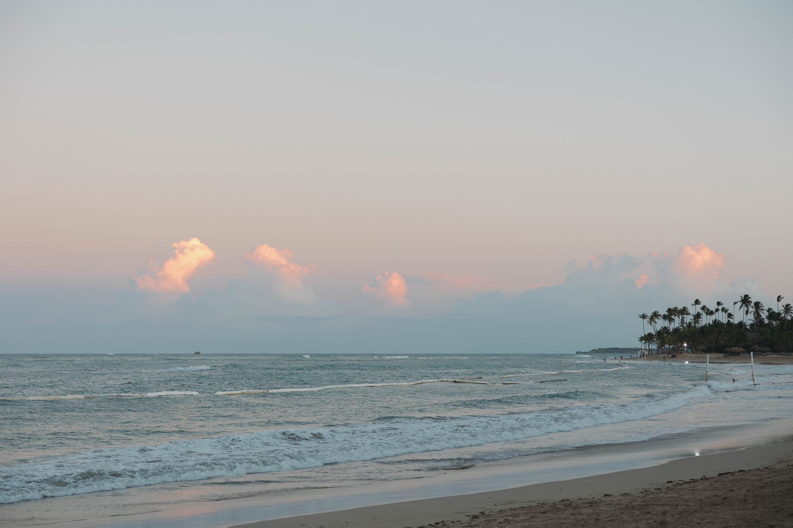 stunning sunset over the ocean captured by Keri L Photography