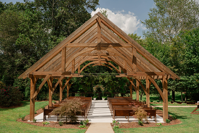 wedding ceremony site sits ready for a Georgia wedding day