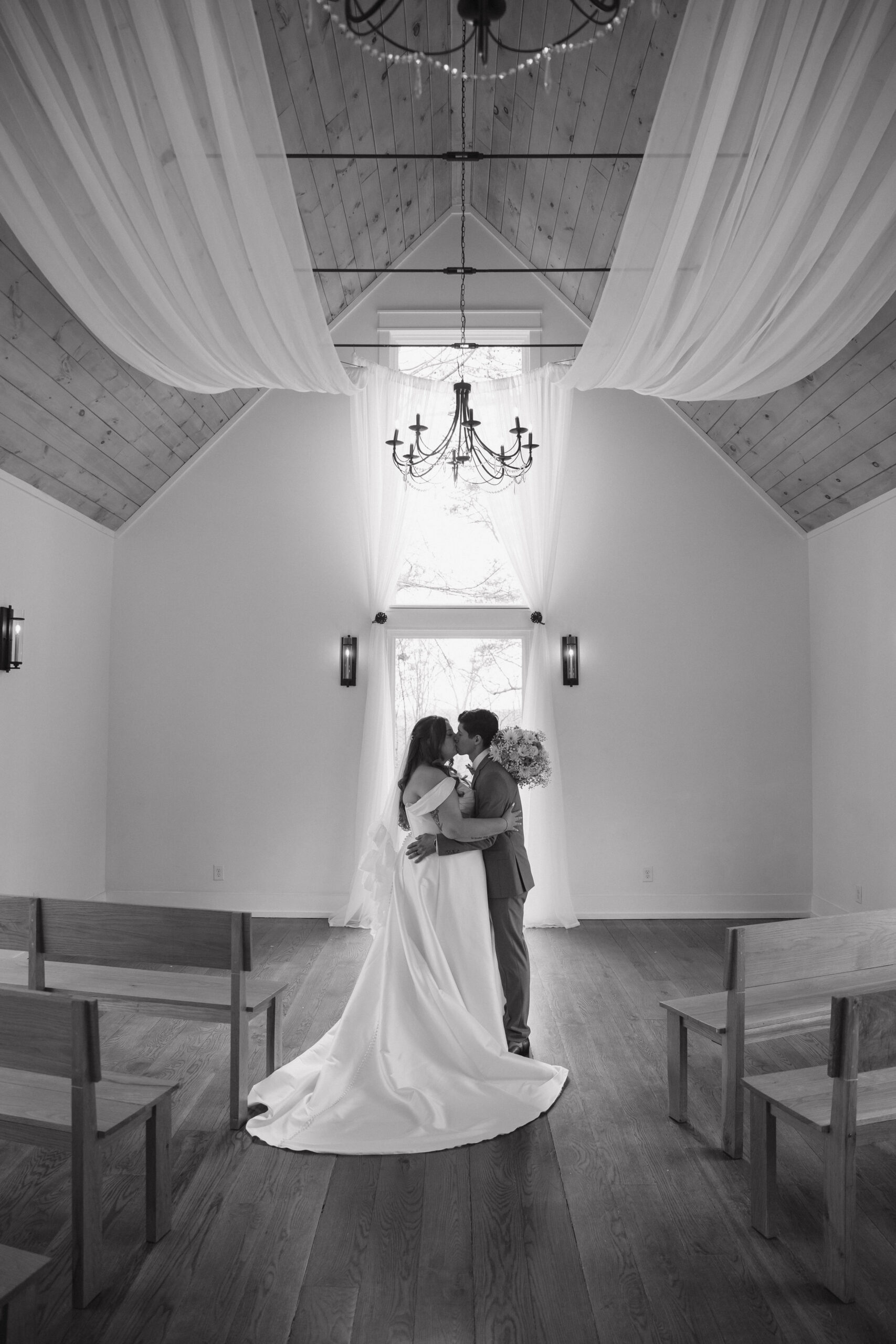 small intimate wedding day at the beautiful Juliet Chapel wedding venue