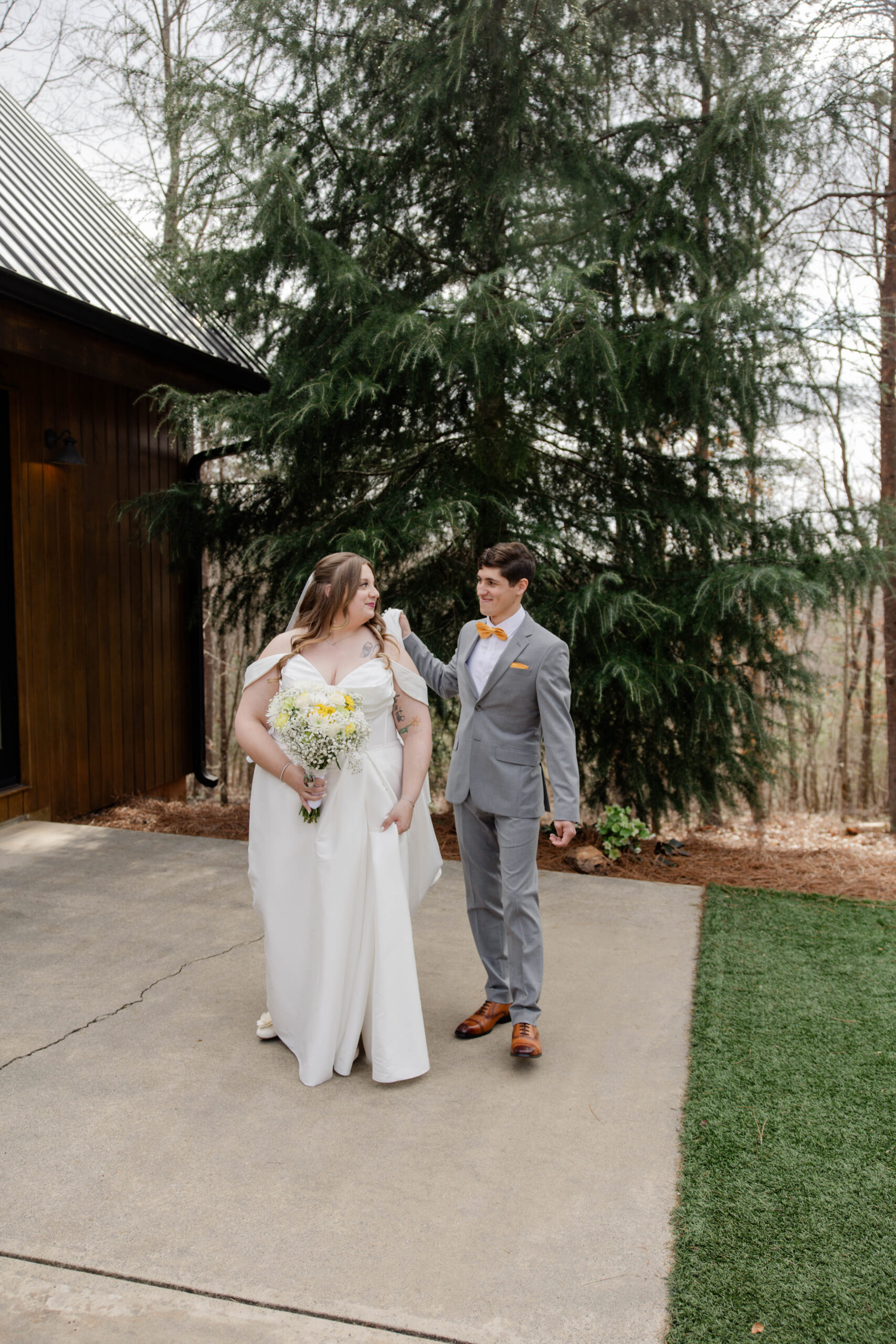 candid photos of the bride and groom on their stunning Georgia wedding day