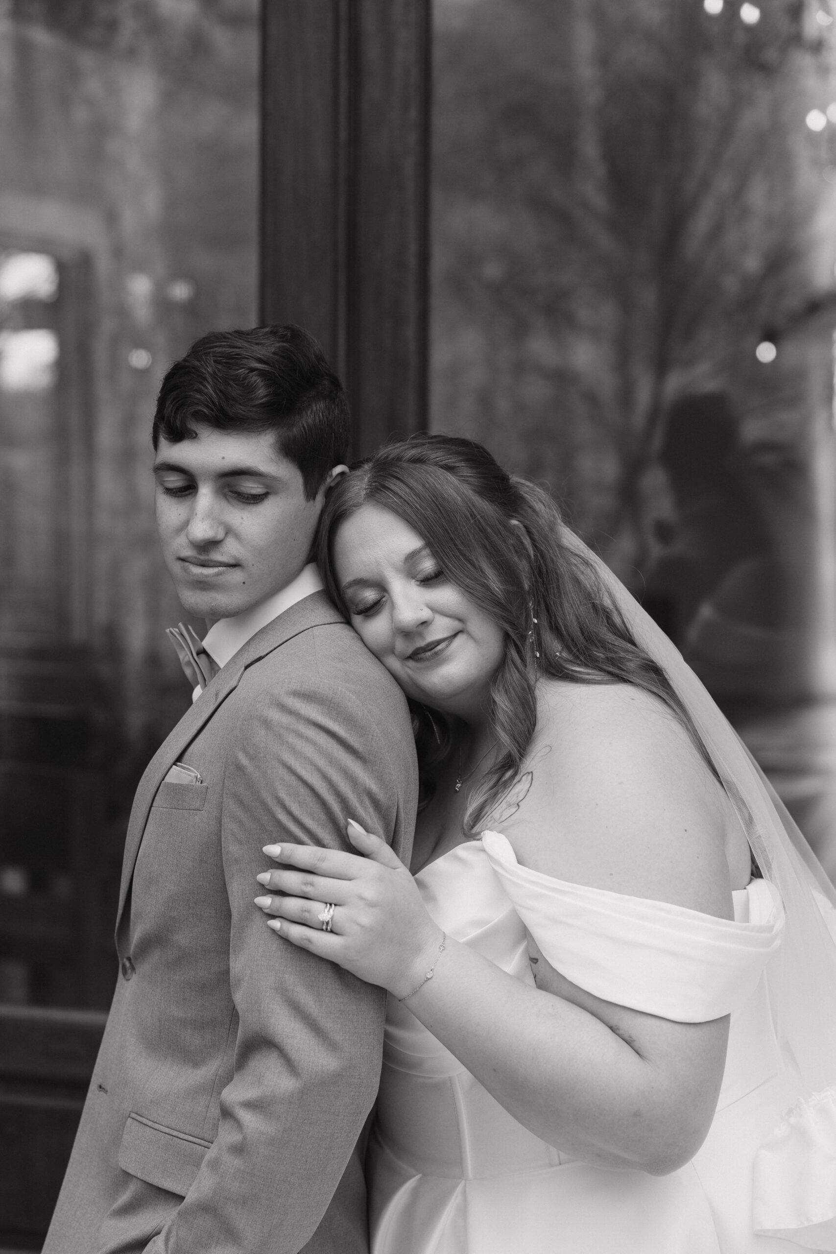 documentary style bride and groom photos from a stunning wedding day at the juliette chapel