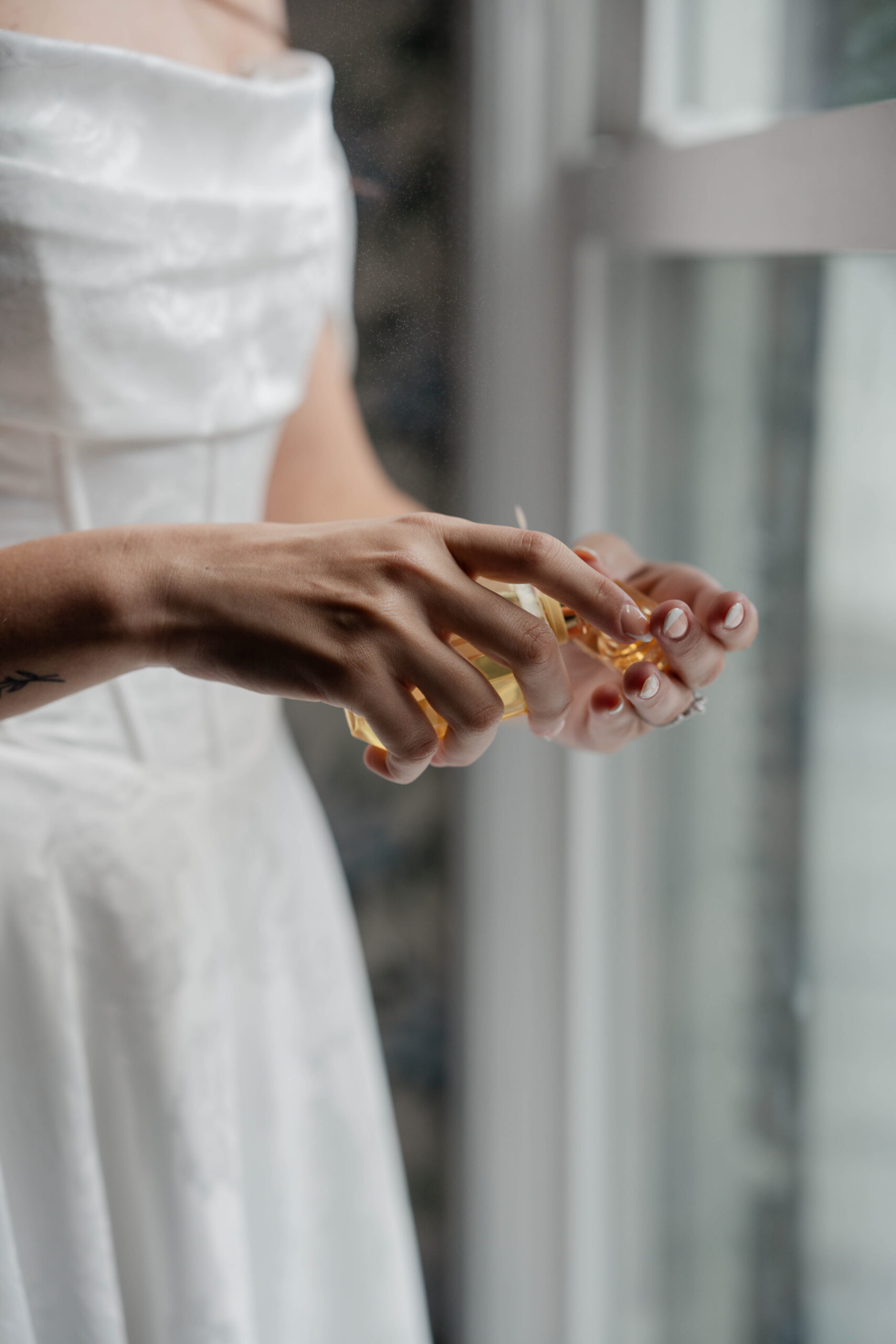 bride preps for her stunning wedding venue at the Wildflower 301 wedding venue