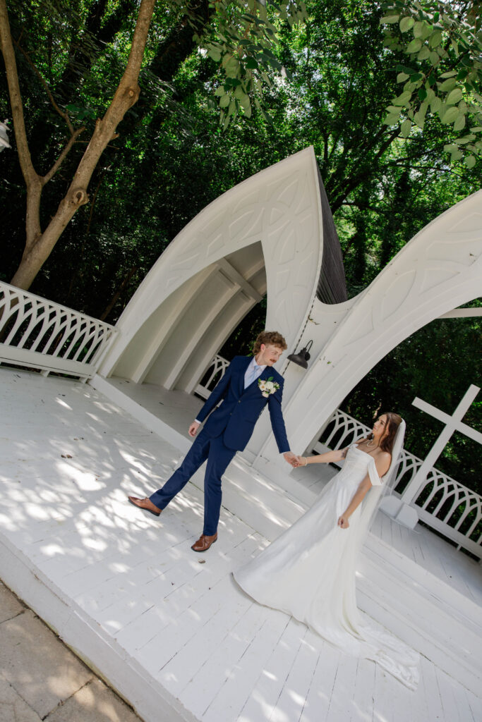 candid style wedding photos from a beautiful wedding in Georgia