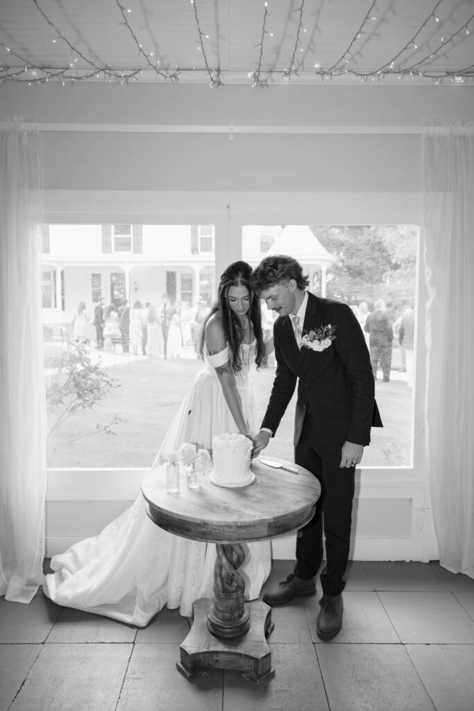 candid style wedding photos from a beautiful wedding in Georgia